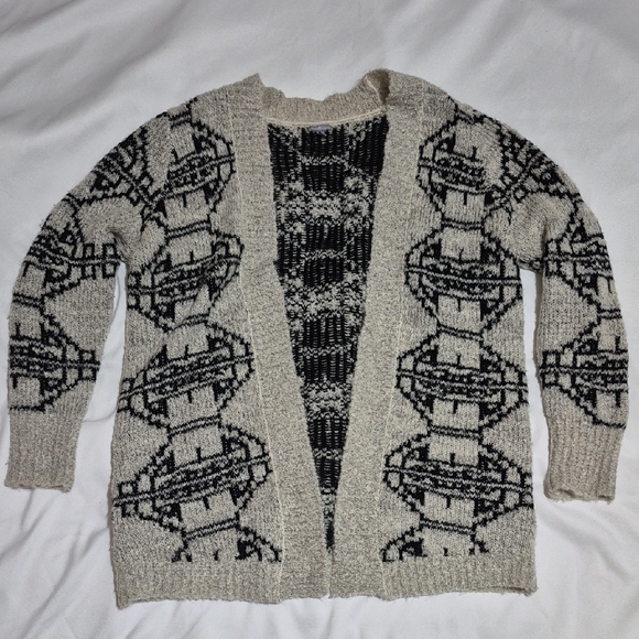 Charlotte Russe Cream and Black Knit Cardigan - Picture 1 of 4